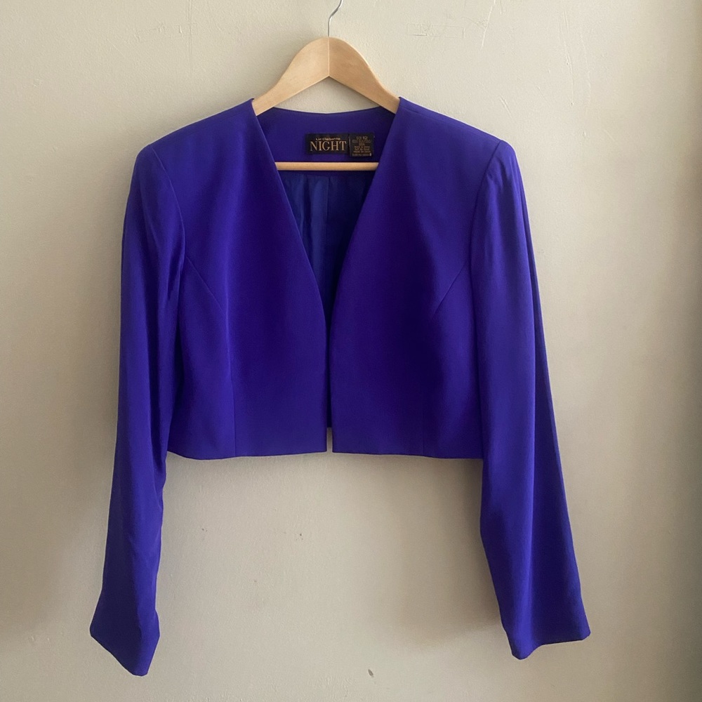 Cropped vintage jacket, size 12- best fits a medium/small